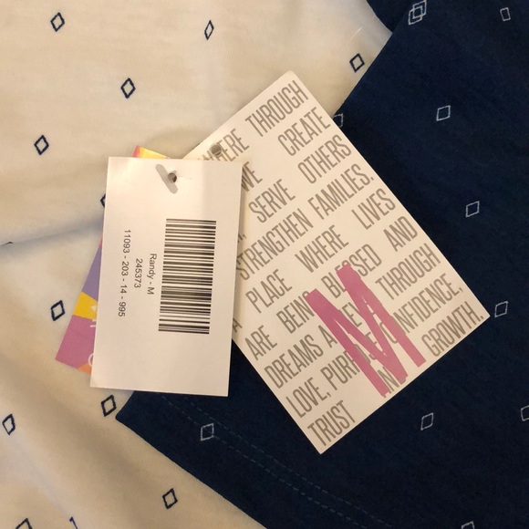 🌺 3/$21 NWT Randy Raglan style Tee - Picture 3 of 3